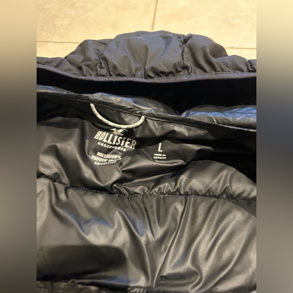 Men’s size large black hollister puffer jacket - Picture 4 of 6